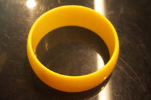 Load image into Gallery viewer, Assortment-of-Metal-Plastic-Bracelet