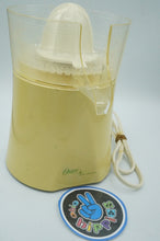 Load image into Gallery viewer, Vintage Juicer Oster Automatic USA made, 120 Volts-1.3 AMPS - ohiohippiessmokeshop.com
