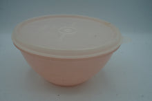 Load image into Gallery viewer, vintage Tupperware bowl- ohiohippies.com
