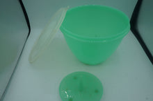 Load image into Gallery viewer, vintage Tupperware lettuce keeper- ohiohippies.com
