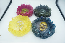 Load image into Gallery viewer, Skull Ashtray - Ohiohippies.com
